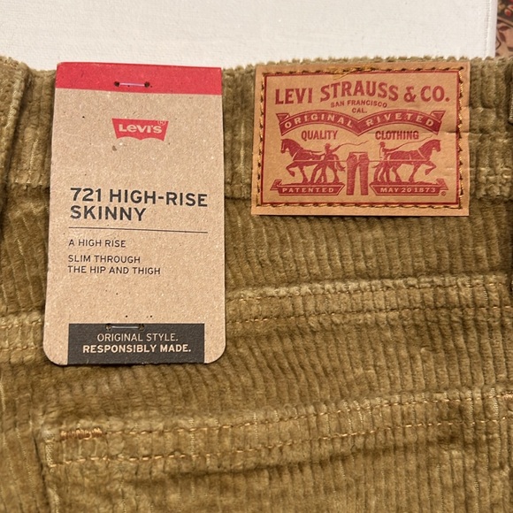 Levi's® Women's 721™ High-Rise Skinny corduroy Jeans - Picture 3 of 4
